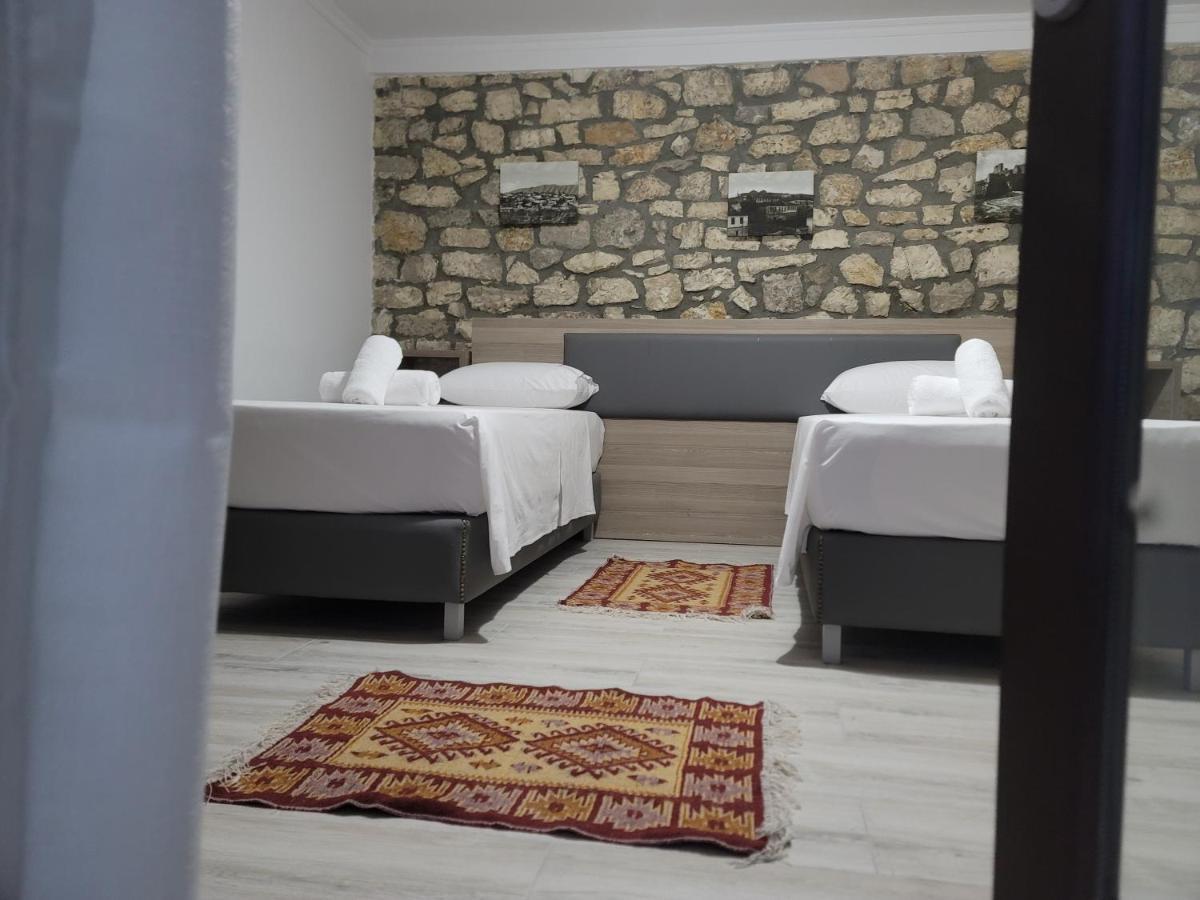 G&K Garden Hotel Berat Luaran gambar