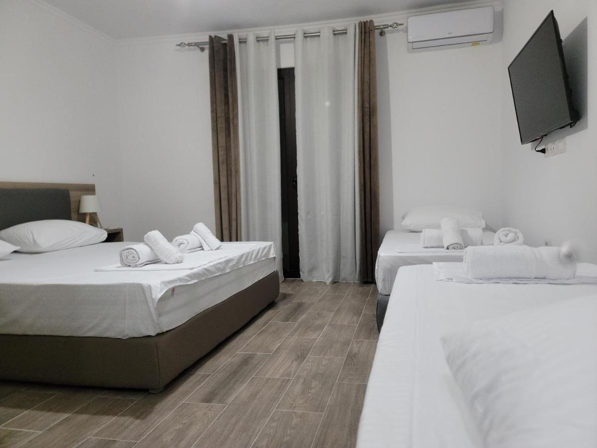 G&K Garden Hotel Berat Luaran gambar